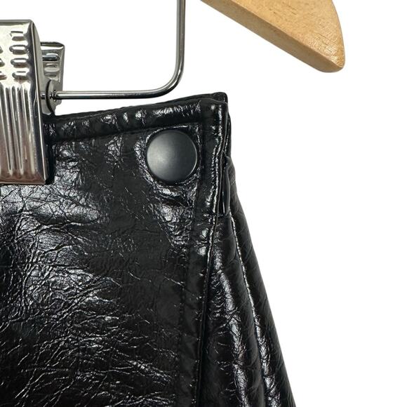 Social Tourist Scalloped Hem Ultra High Rise Skirt Black Faux Leather Size 8 NWT - Picture 6 of 6